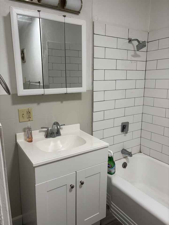 1185 Wyoming Ave #2B - Photo 4 of 8