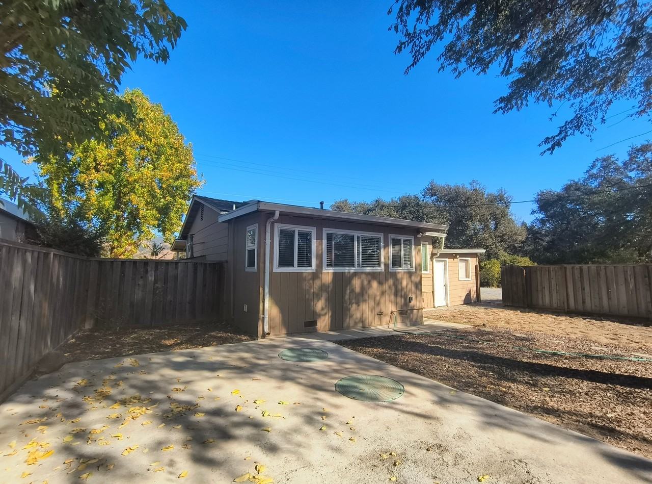 11705 Foothill Ave - Photo 3 of 25