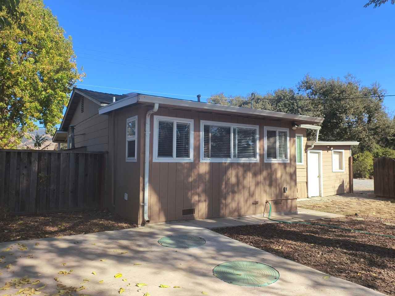11705 Foothill Ave - Photo 4 of 25
