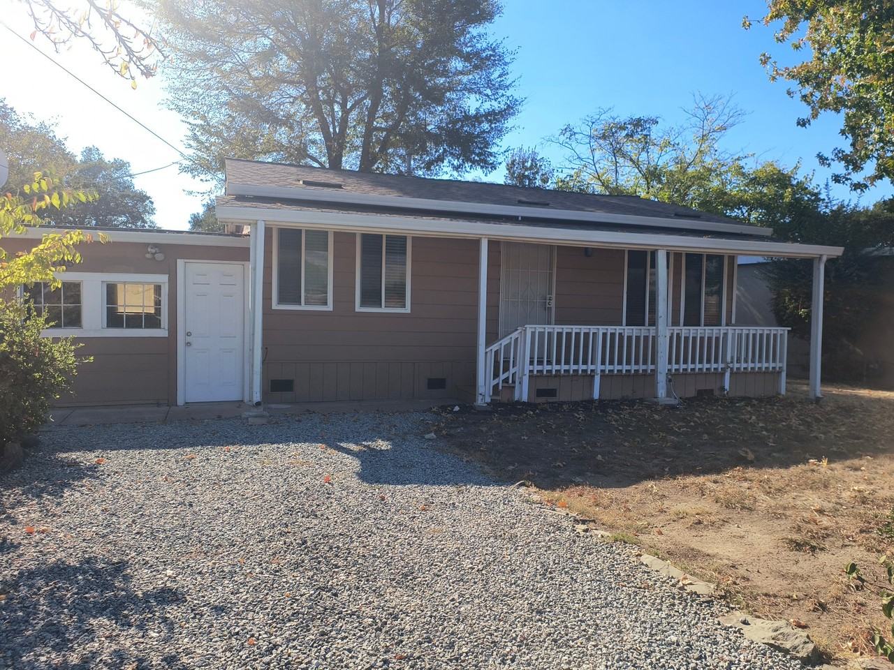 11705 Foothill Ave - Photo 5 of 25