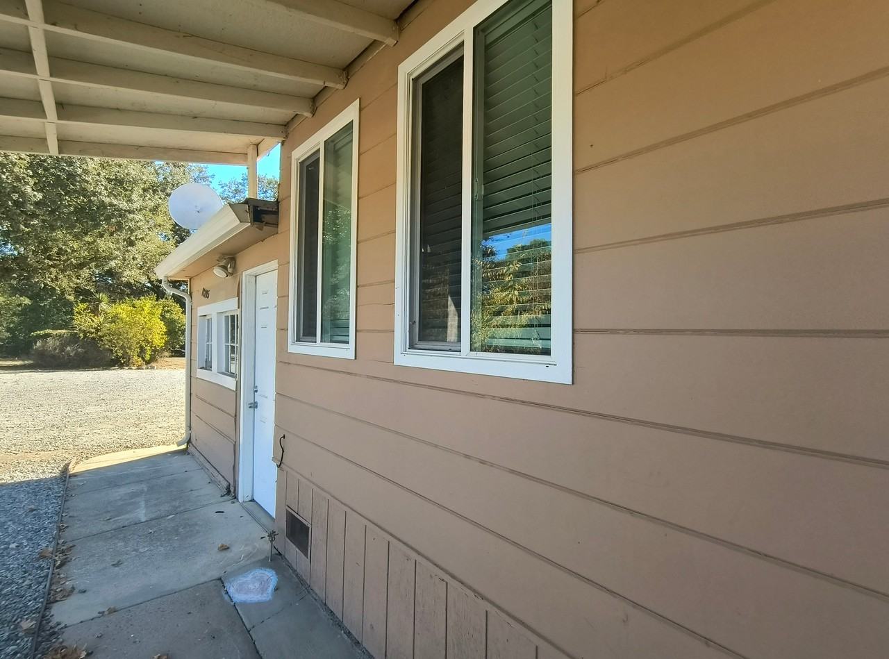 11705 Foothill Ave - Photo 6 of 25