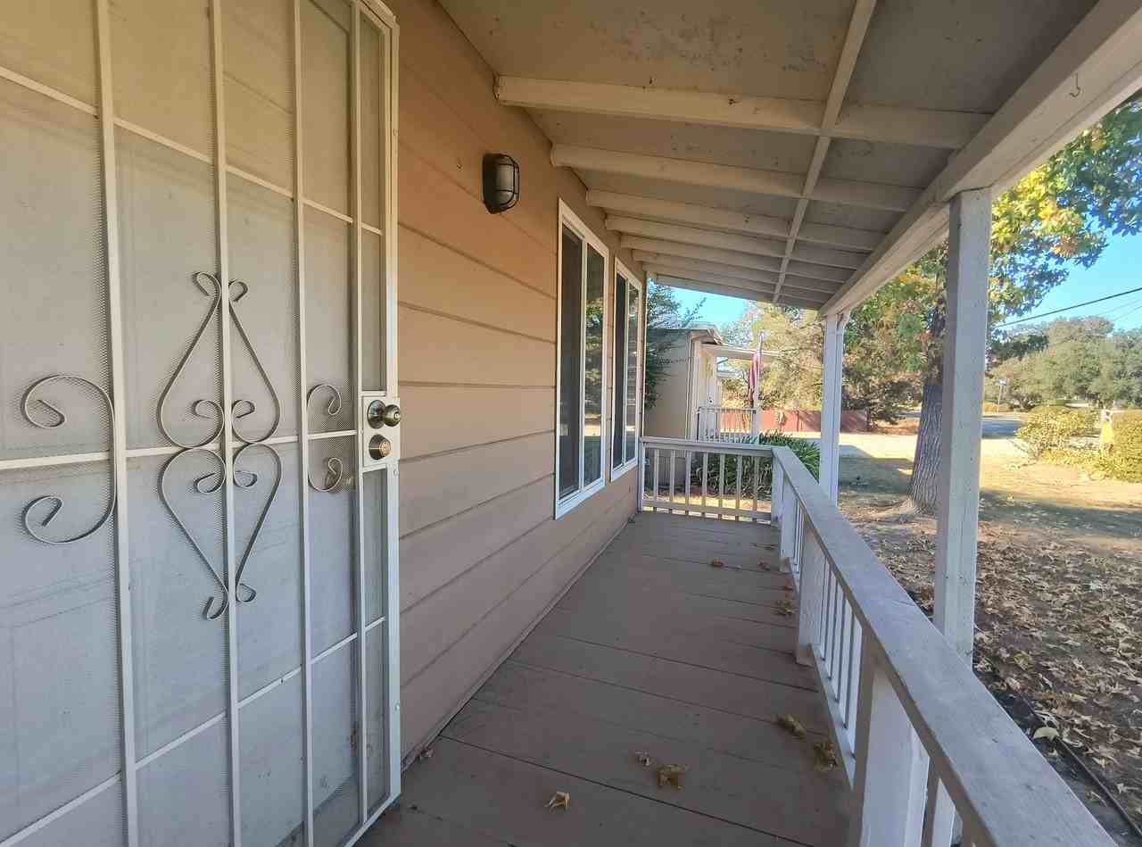 11705 Foothill Ave - Photo 7 of 25