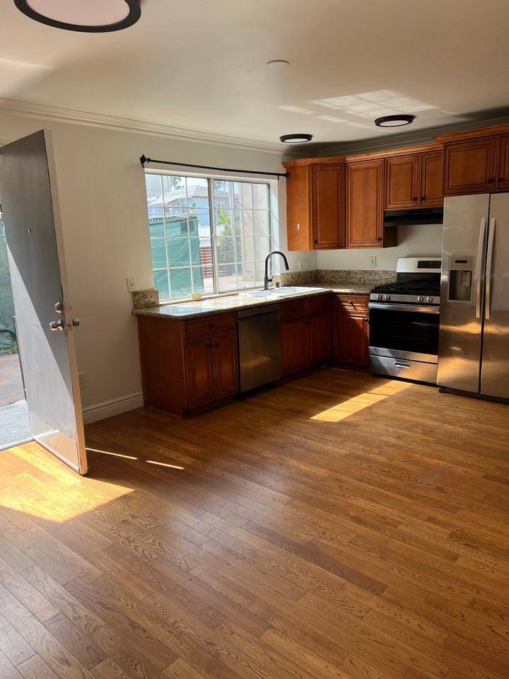 967 N Serrano Ave #1-2 - Photo 2 of 20