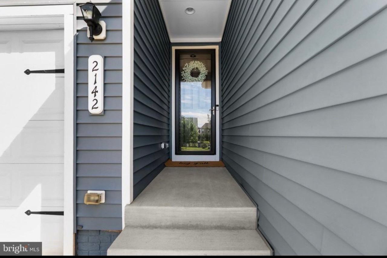 2142 Chestnut Dr - Photo 3 of 20