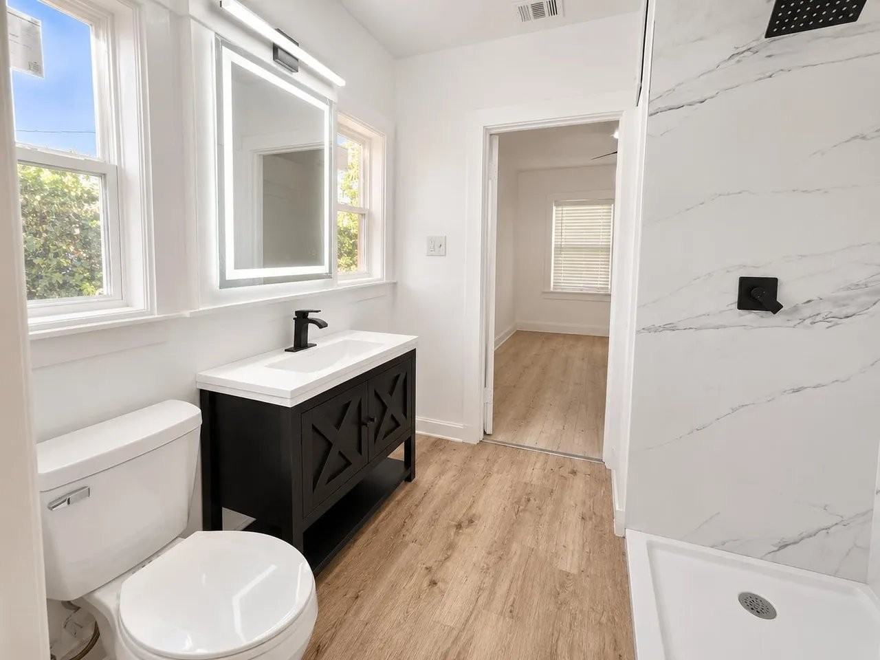 745 N Leslie St - Photo 3 of 10