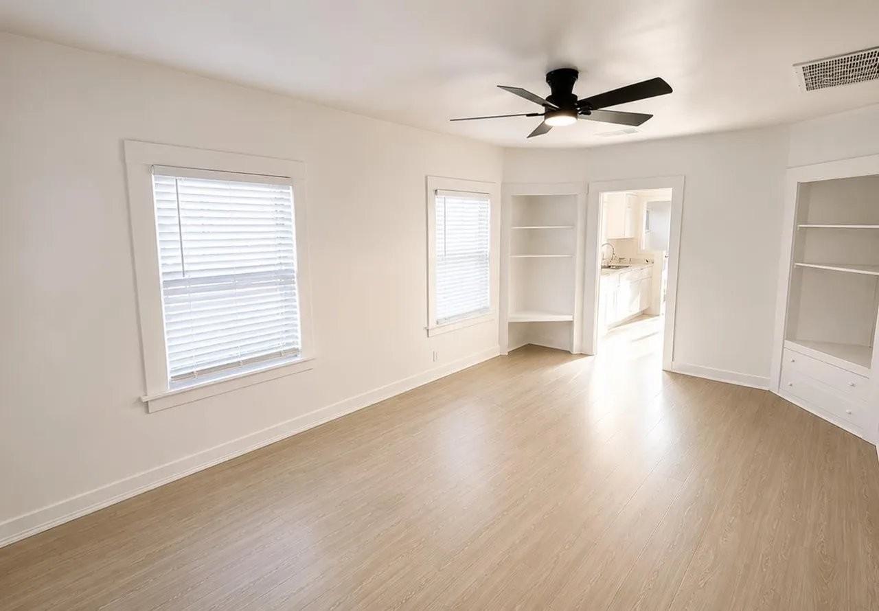 745 N Leslie St - Photo 5 of 10