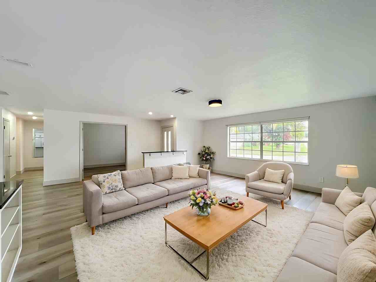 644 Viscaya Ave - Photo 3 of 20