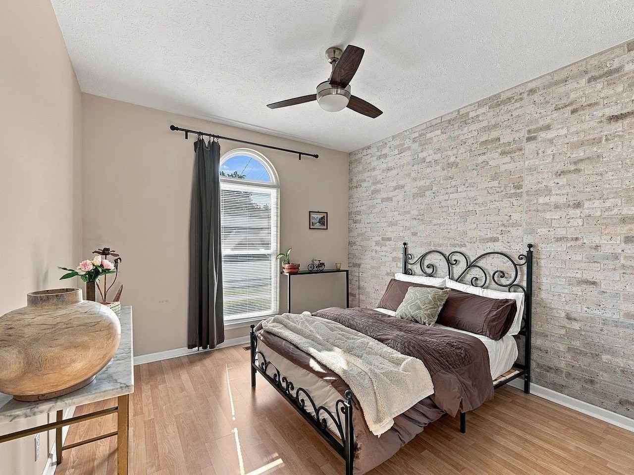 1304 Crestfield Dr - Photo 4 of 12