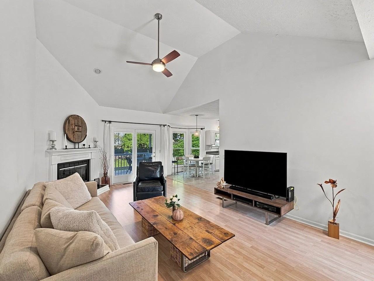 1304 Crestfield Dr - Photo 6 of 12
