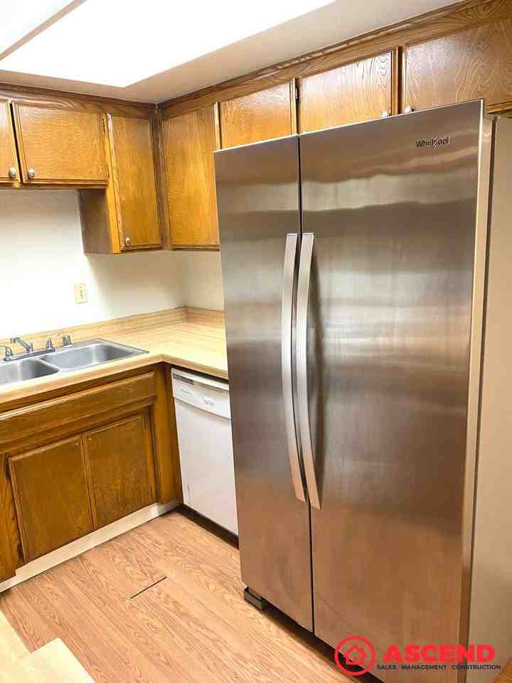 5100 Dunsmuir Rd #9 - Photo 5 of 13