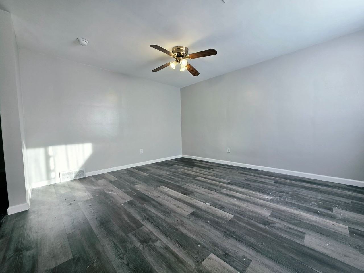 601 Main St - Photo 2 of 19