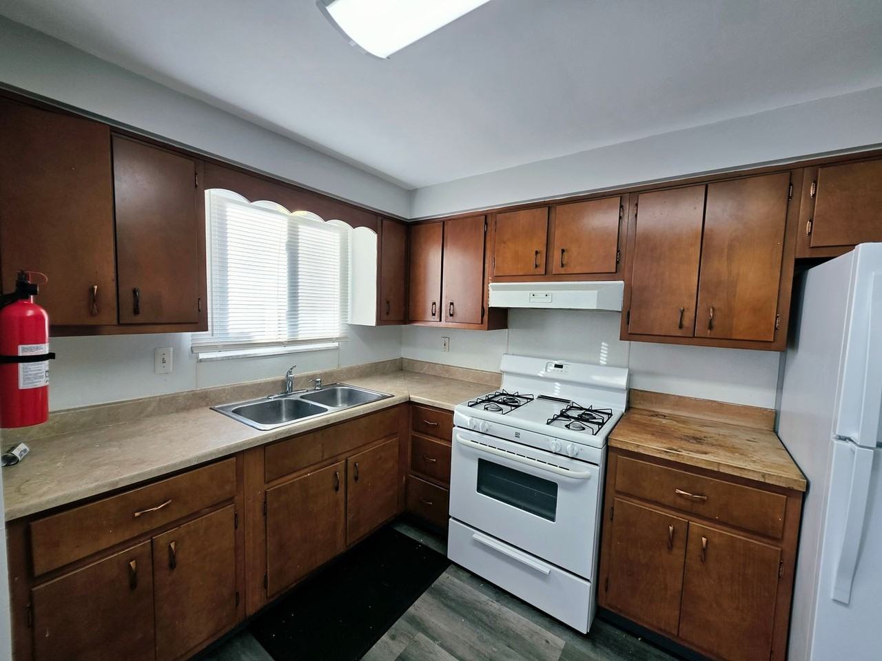 601 Main St - Photo 6 of 19