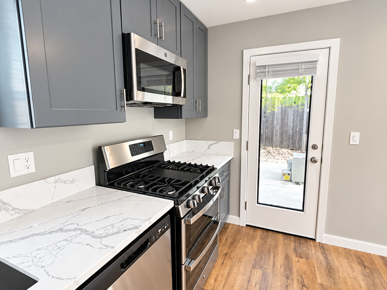 5050 54th St - Photo 3 of 14