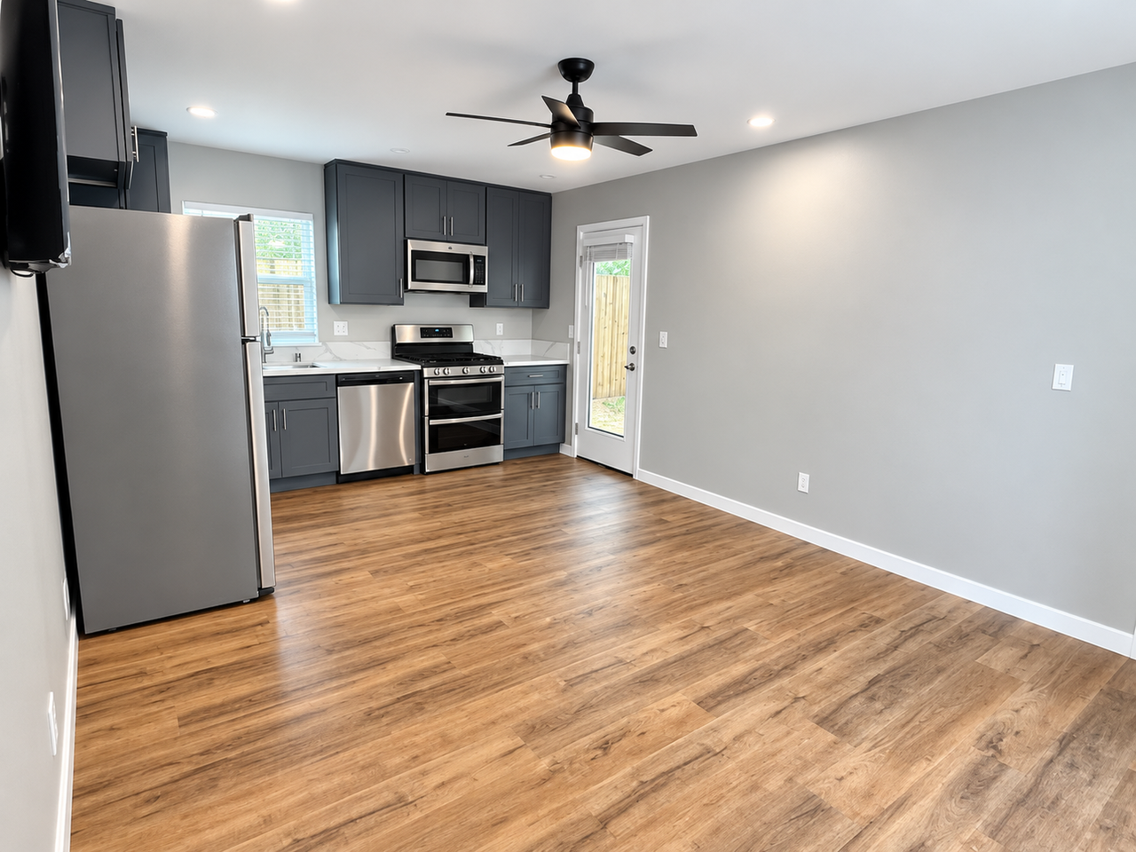 5050 54th St - Photo 4 of 14