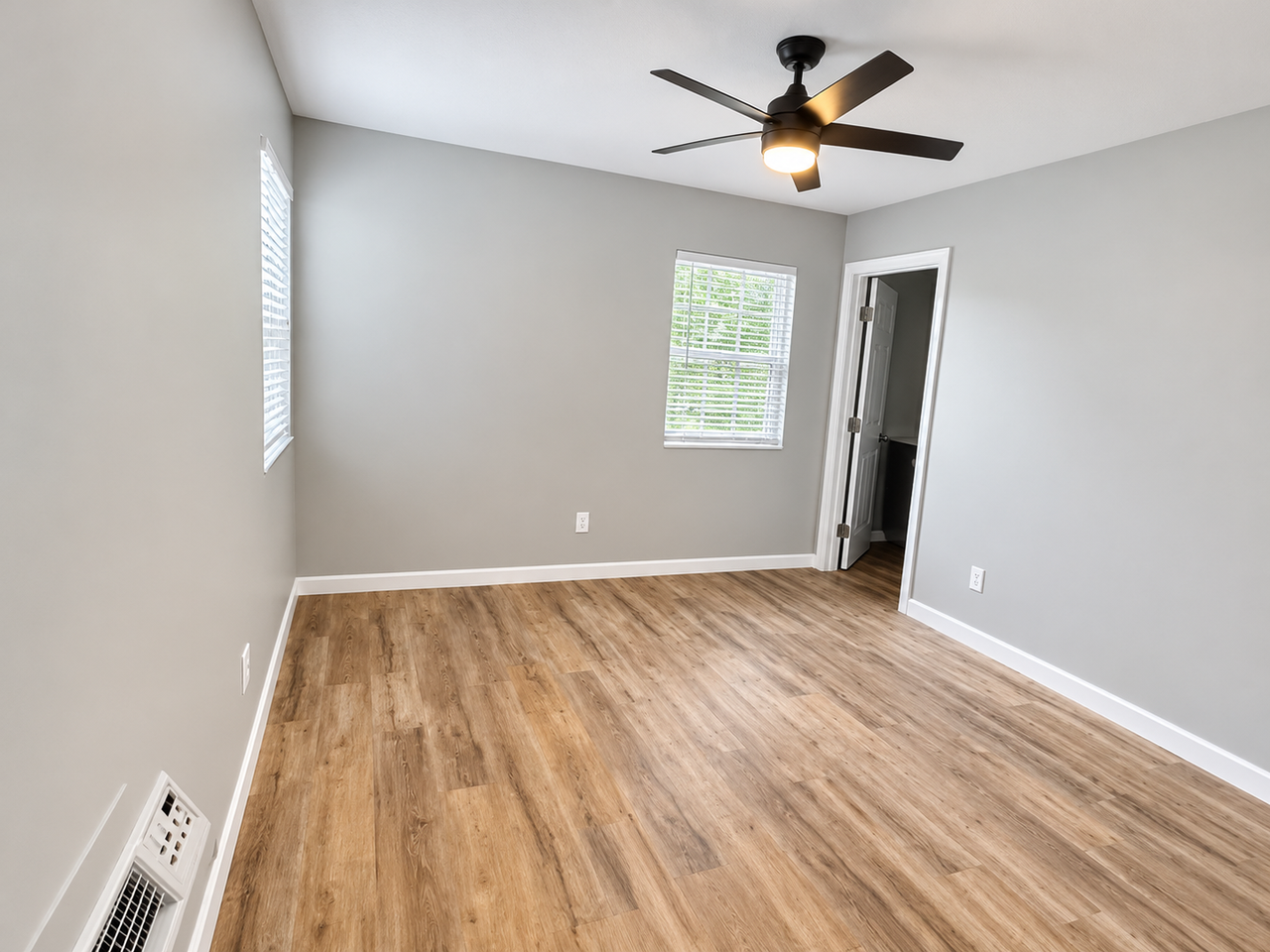 5050 54th St - Photo 5 of 14