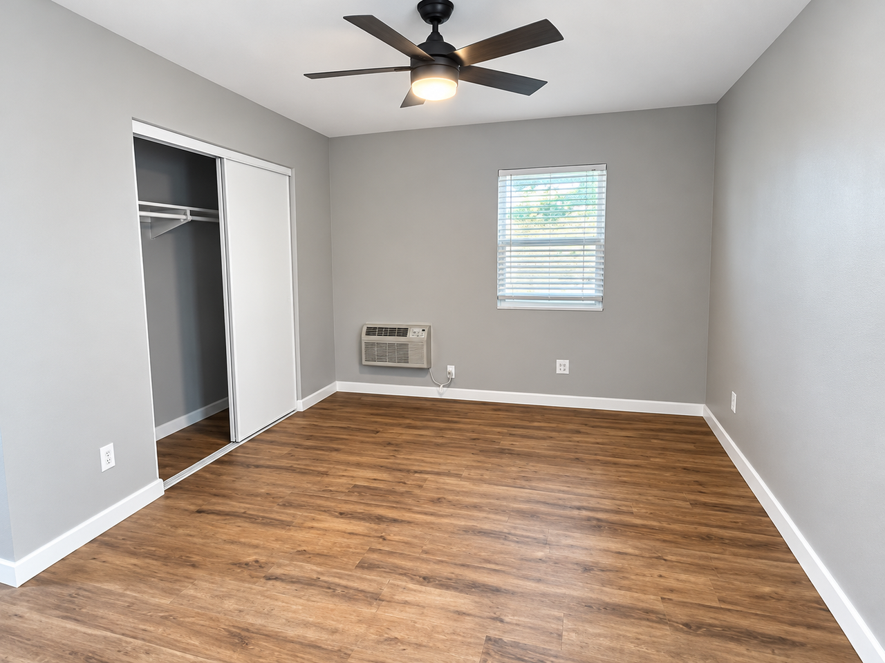 5050 54th St - Photo 7 of 14