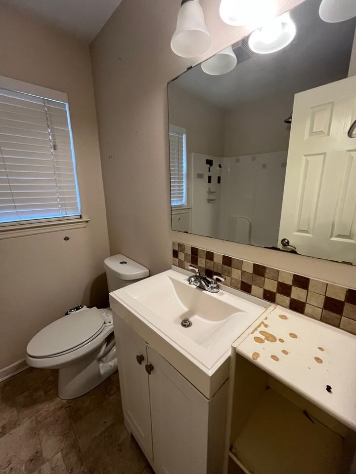 17 Rosemont Dr #1 - Photo 6 of 10
