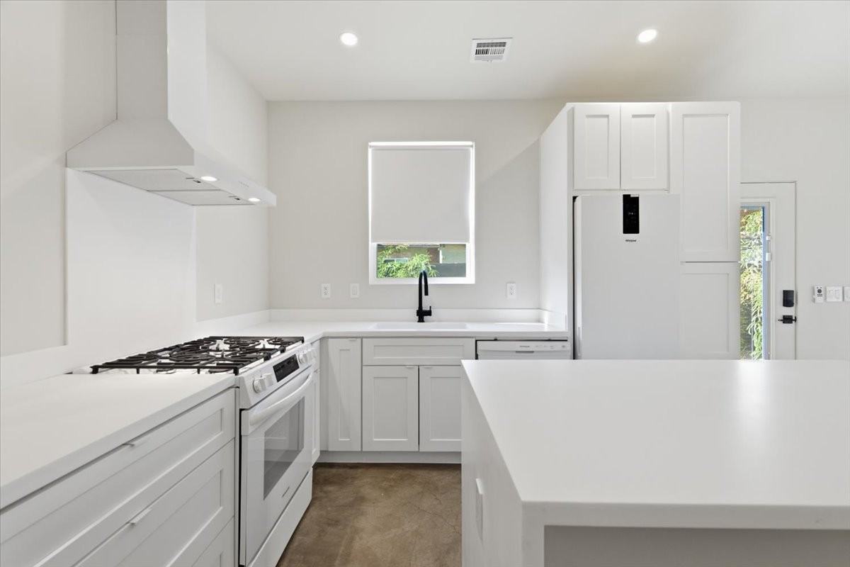 1122 E Mckinley St #A - Photo 2 of 16