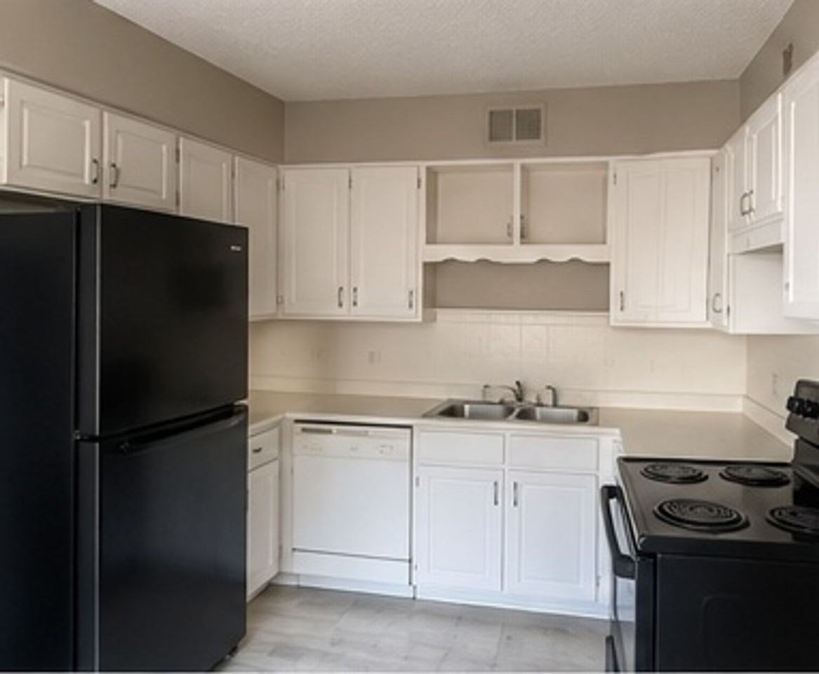 Williamsburg Apartments - Photo 4 of 11