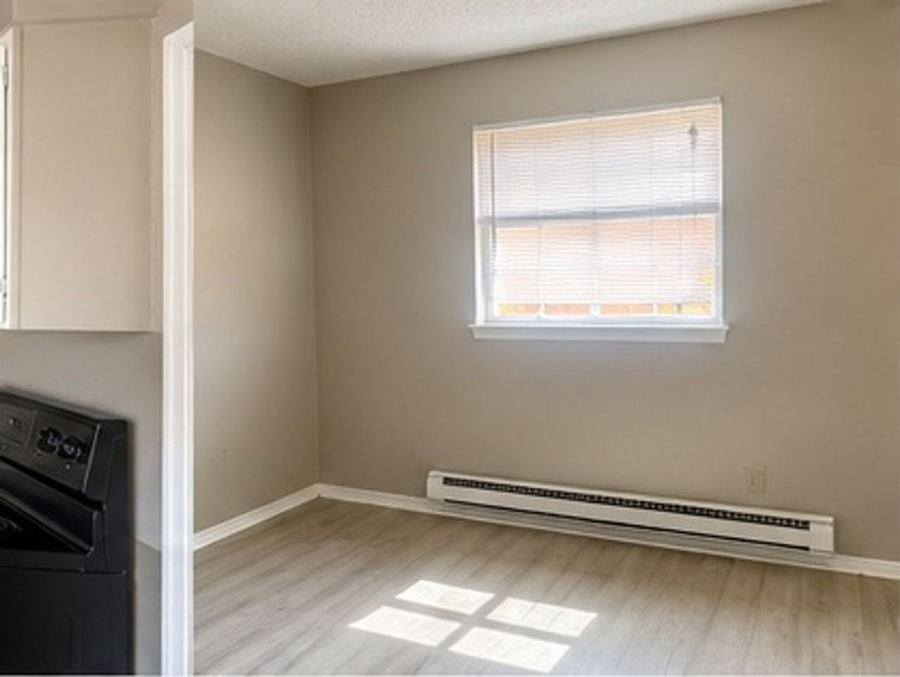 Williamsburg Apartments - Photo 5 of 11
