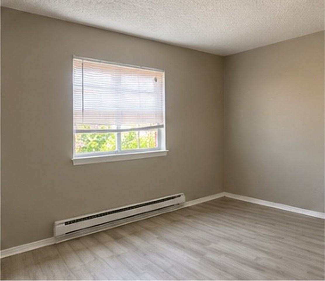 Williamsburg Apartments - Photo 6 of 11