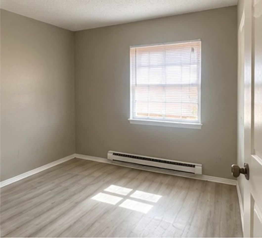 Williamsburg Apartments - Photo 7 of 11