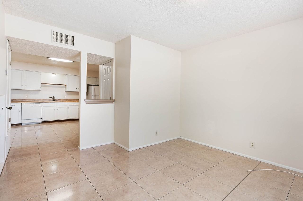 326 W Byrd Blvd #1 - Photo 3 of 27