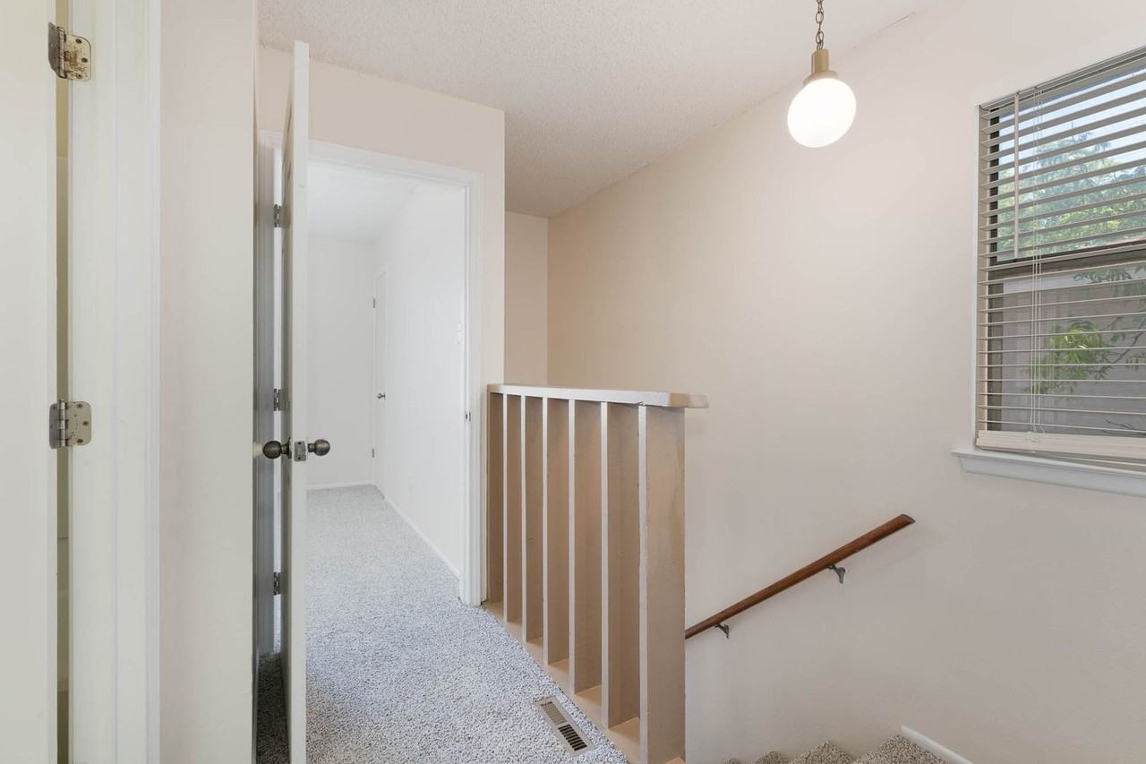 326 W Byrd Blvd #1 - Photo 5 of 27