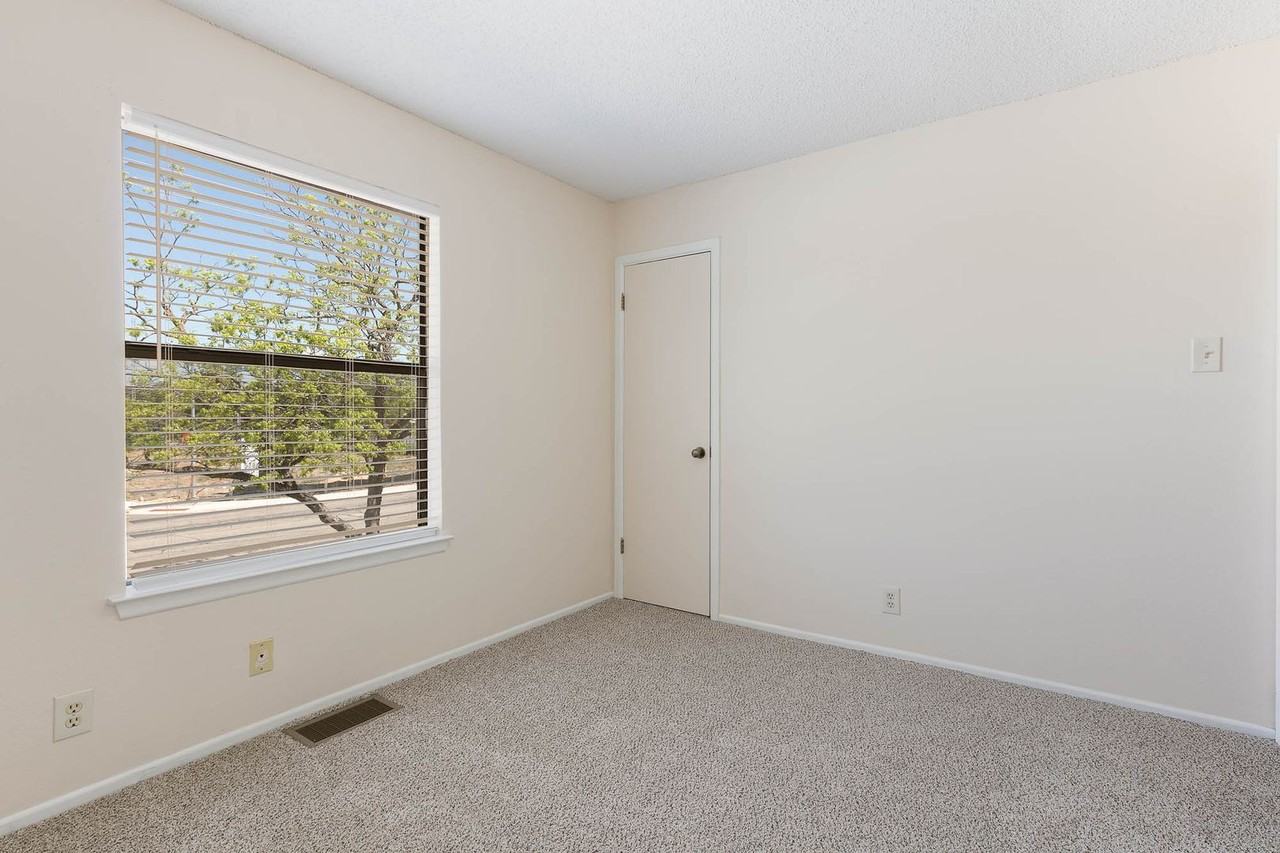 326 W Byrd Blvd #1 - Photo 6 of 27
