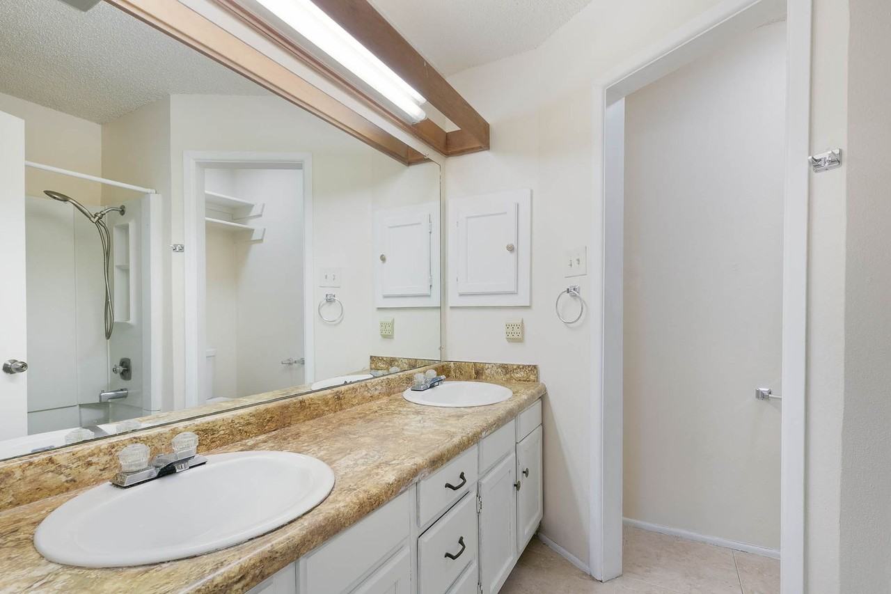 326 W Byrd Blvd #1 - Photo 7 of 27