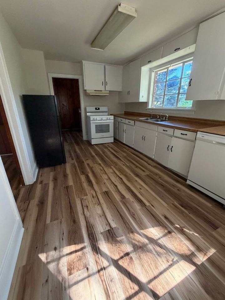 2074 Prince Ave - Photo 7 of 24