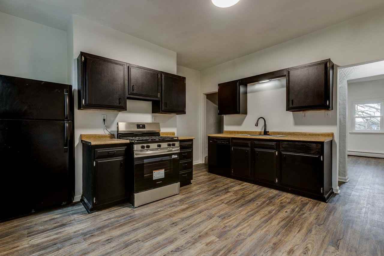 2617 Burham St - Photo 2 of 22
