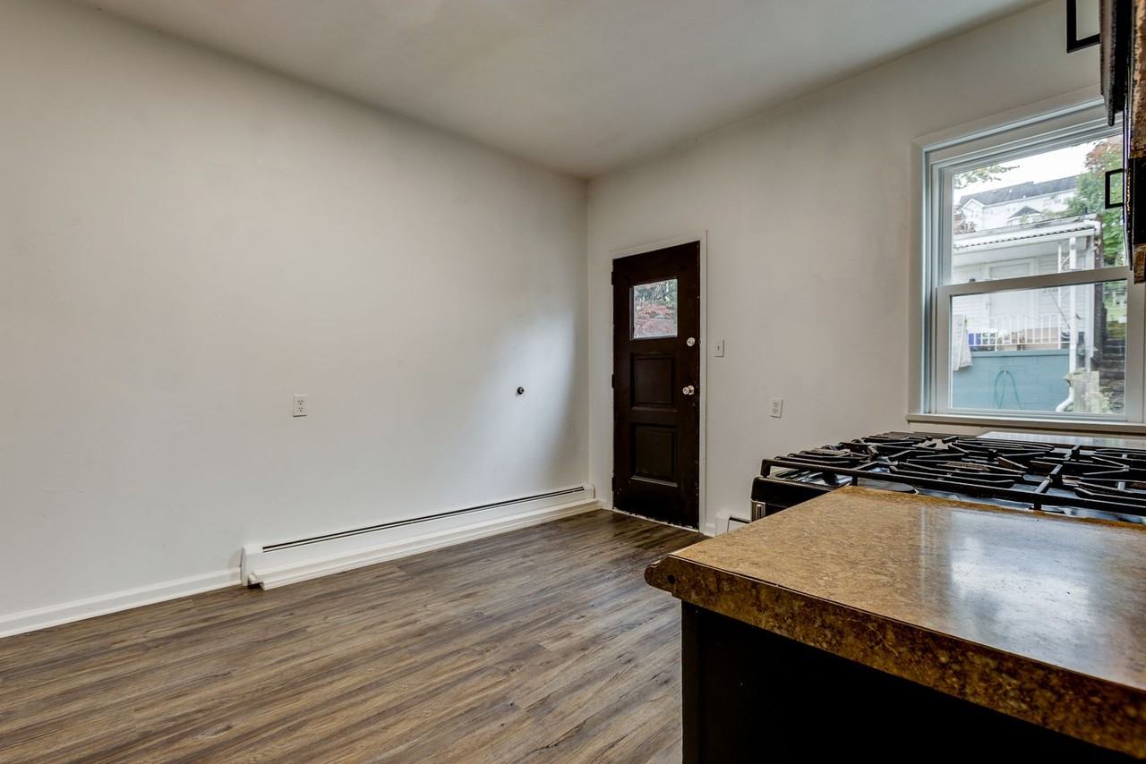 2617 Burham St - Photo 5 of 22