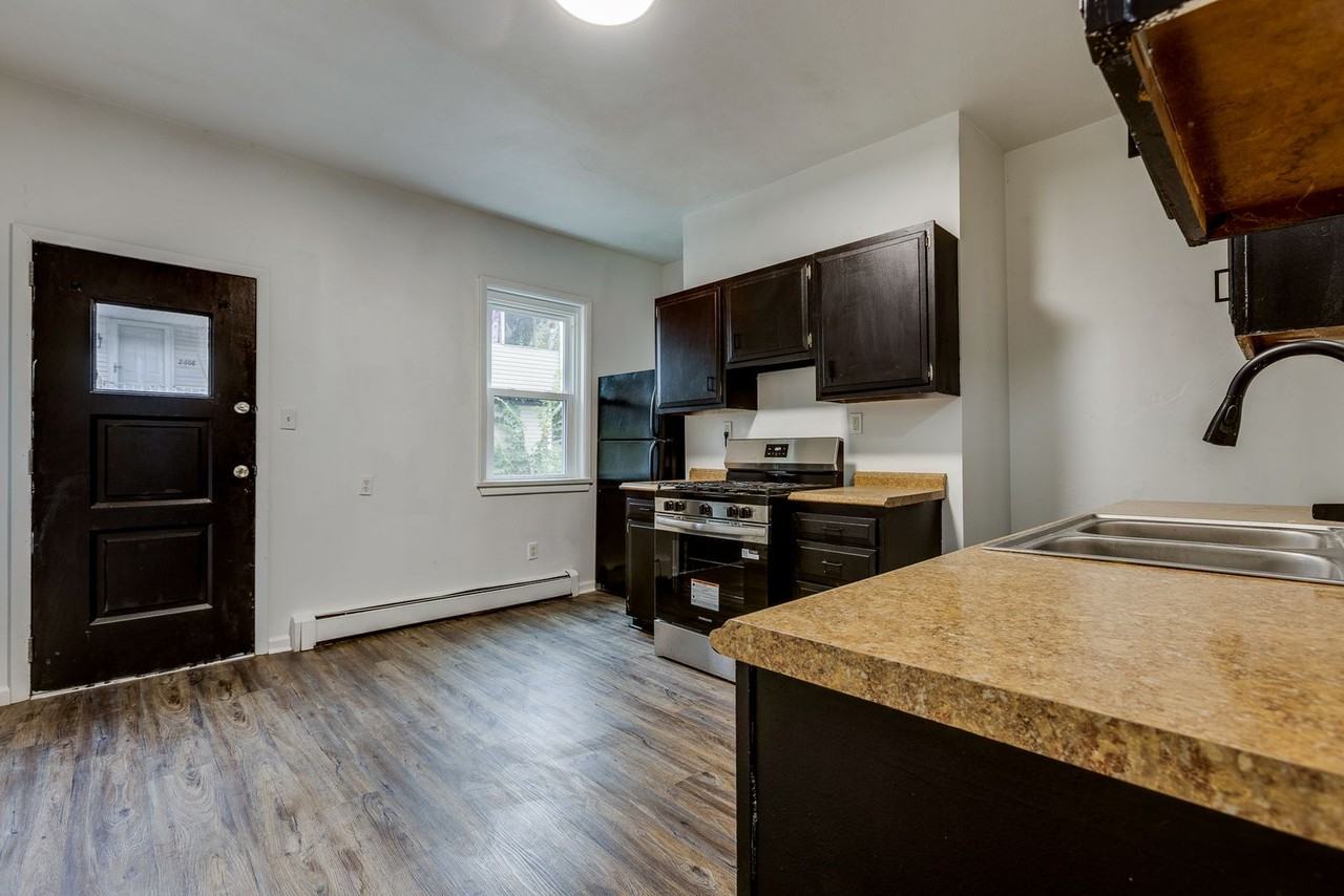 2617 Burham St - Photo 6 of 22