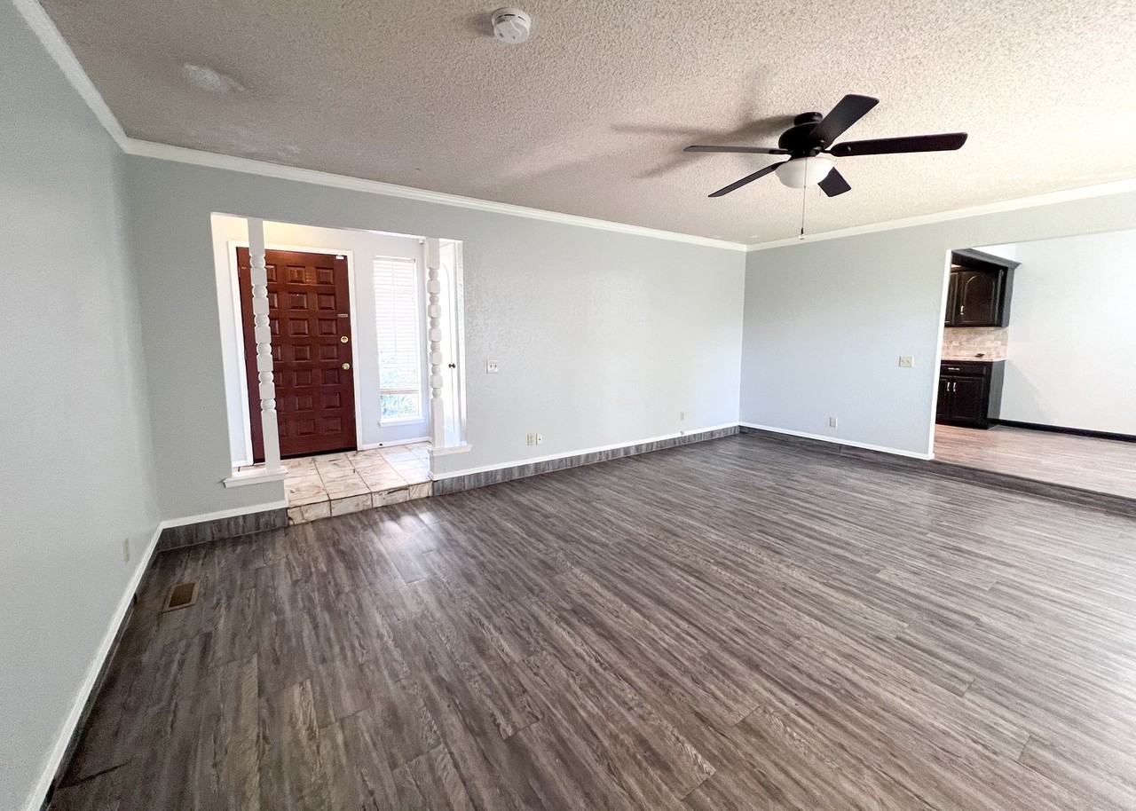 3821 Meadow Ln - Photo 4 of 19
