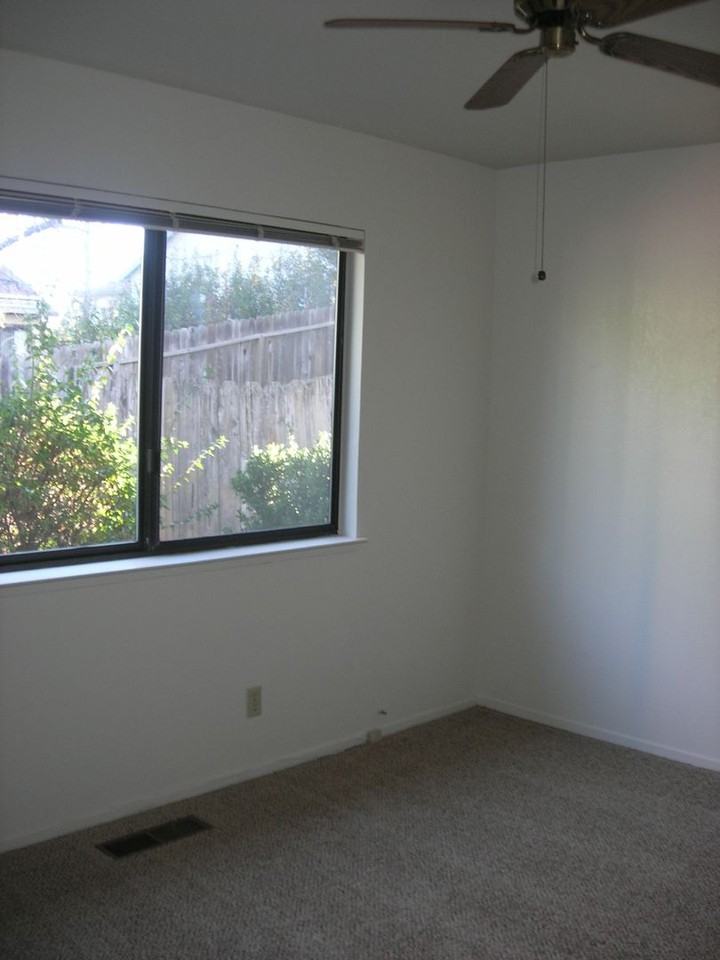 567 Blight Rd - Photo 5 of 13