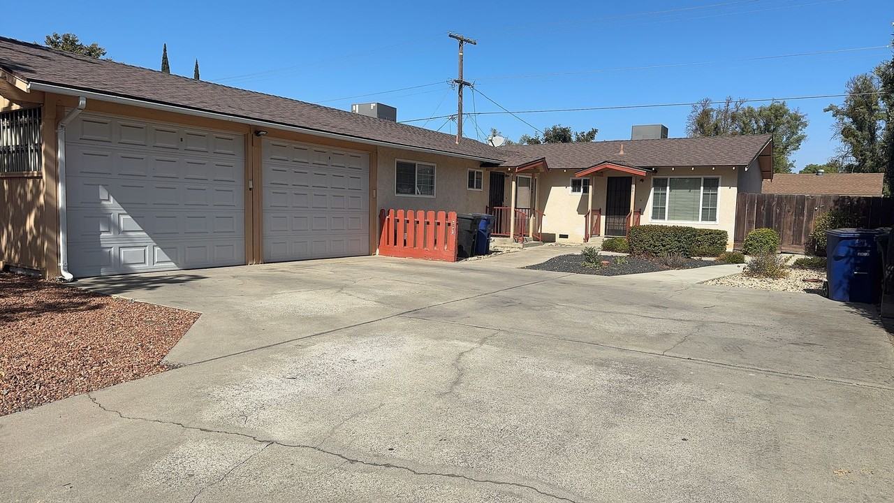 2051 Celeste Dr - Photo 2 of 10
