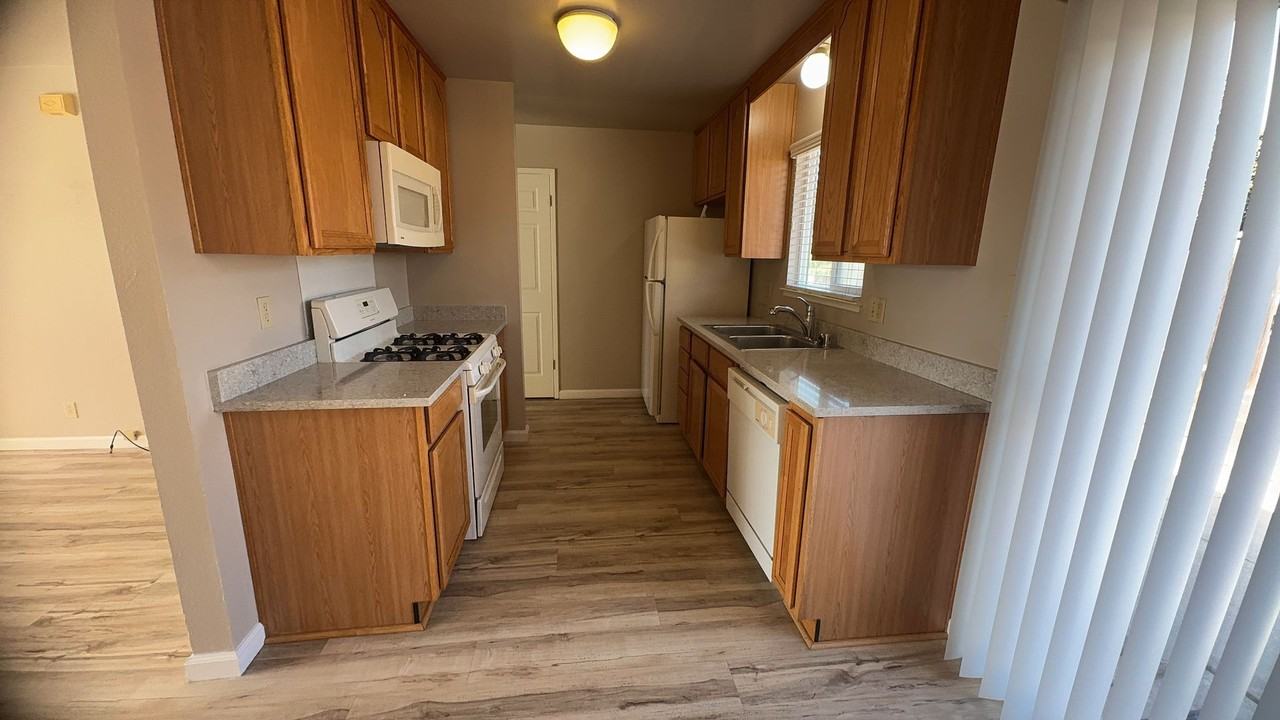 2051 Celeste Dr - Photo 4 of 10