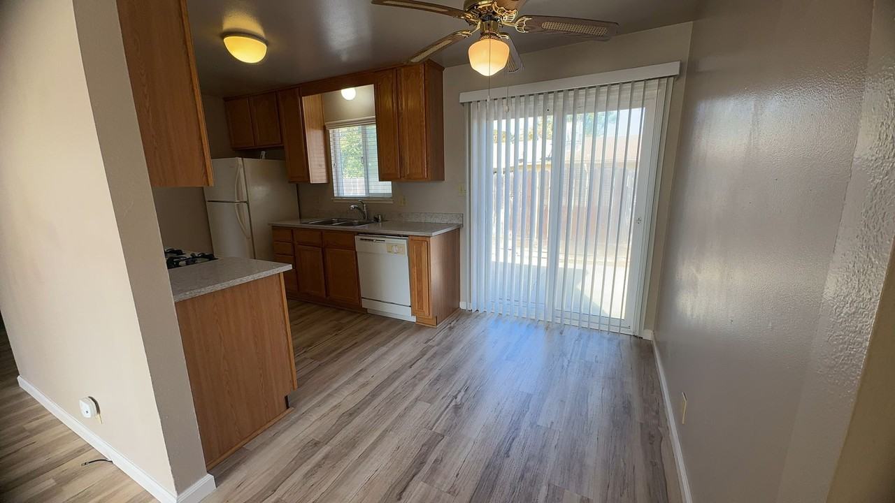 2051 Celeste Dr - Photo 5 of 10