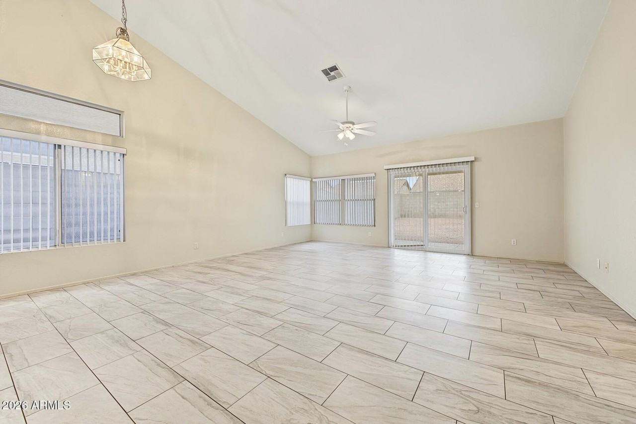 7529 W Sunnyside Dr - Photo 2 of 15