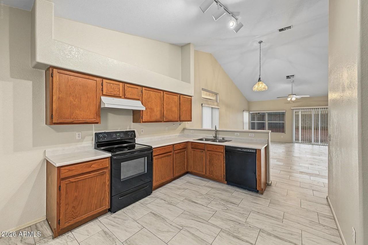 7529 W Sunnyside Dr - Photo 6 of 15