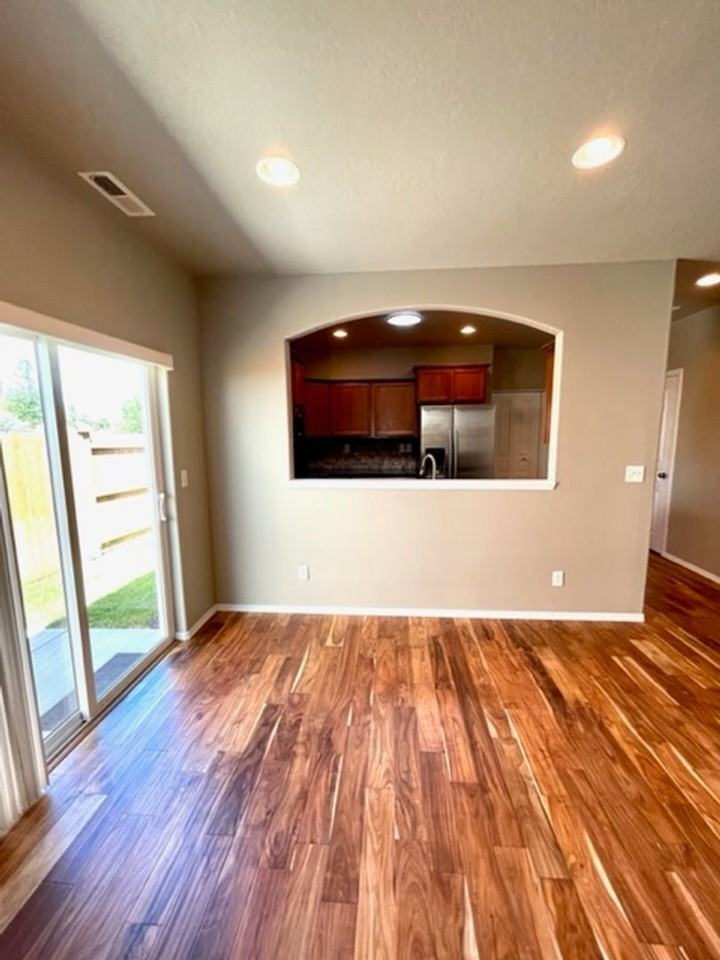 21246 Thornhill Ln - Photo 3 of 15