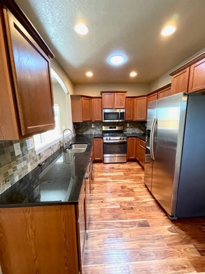 21246 Thornhill Ln - Photo 4 of 15