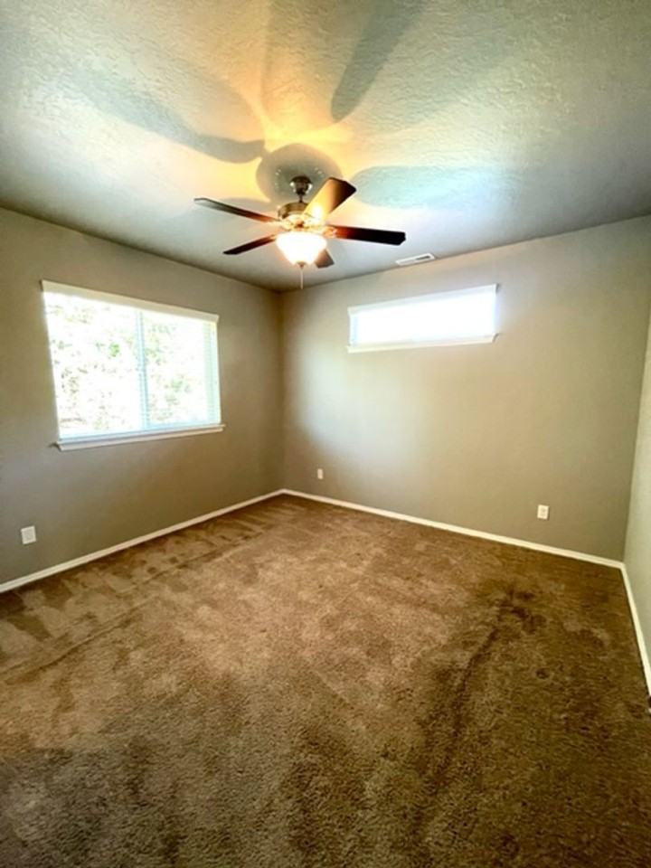21246 Thornhill Ln - Photo 5 of 15
