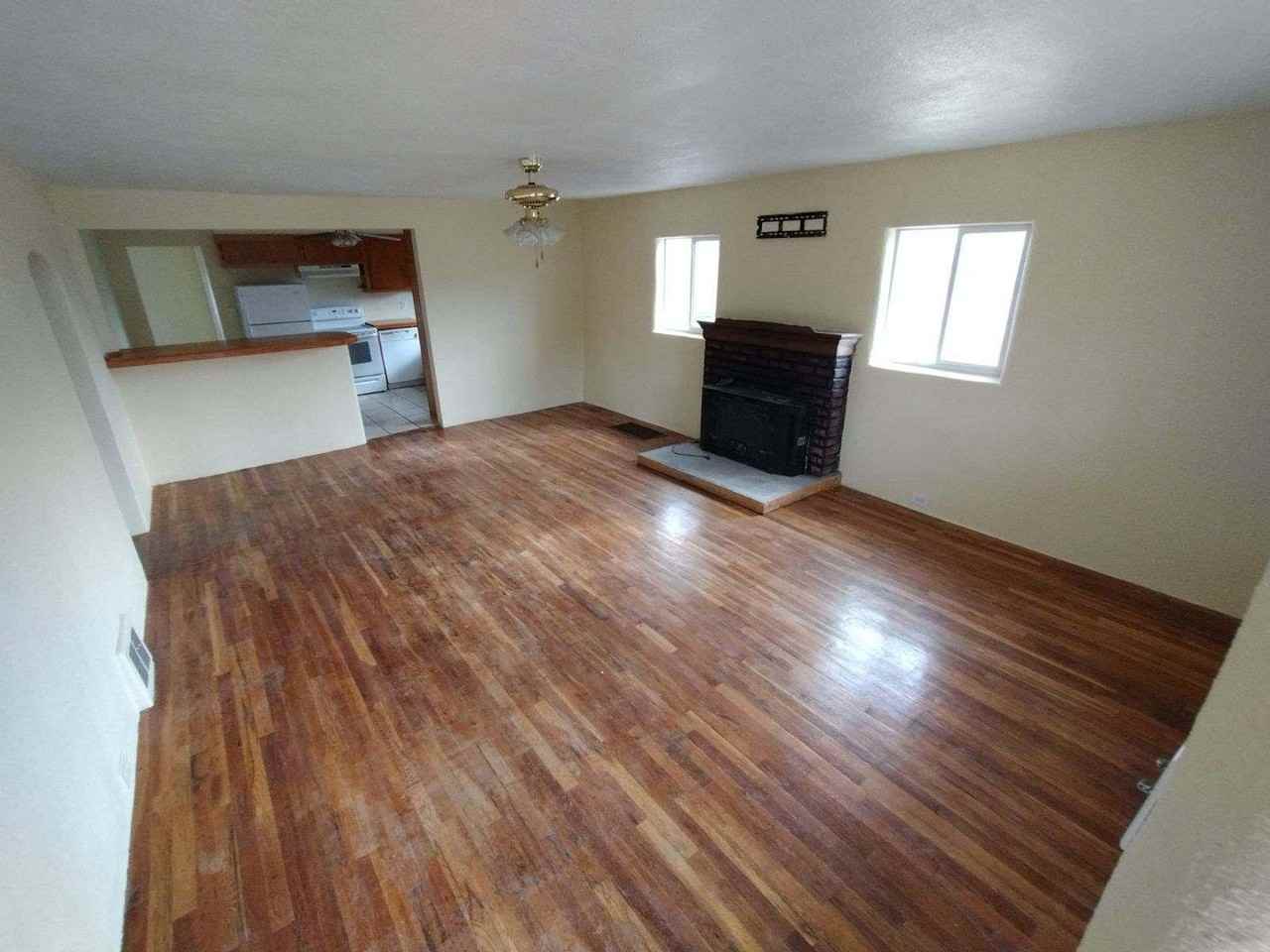 1522 N Denver Ave - Photo 3 of 12