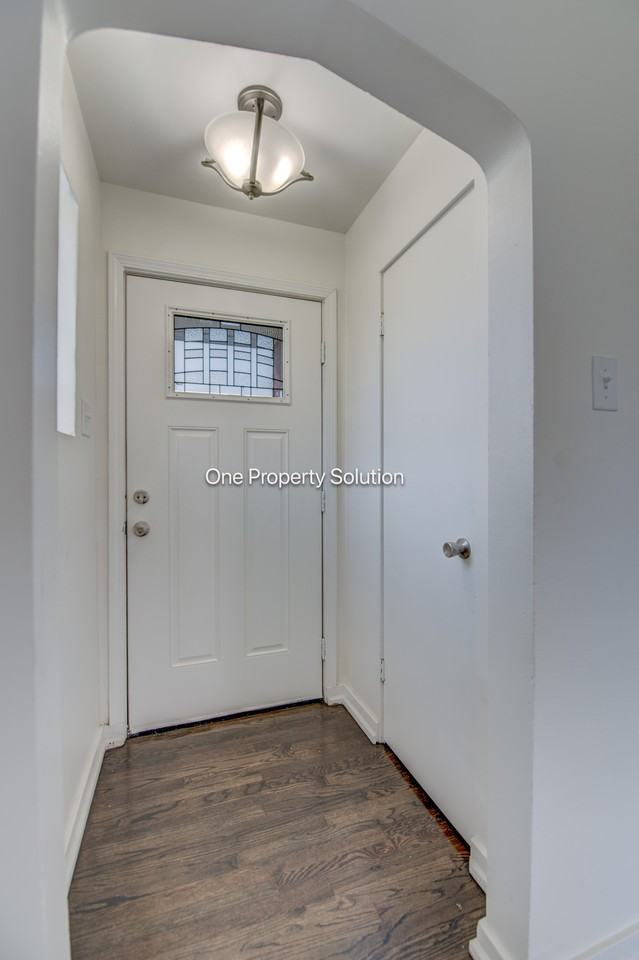 1450 W 35th Ave #1 - Photo 3 of 26