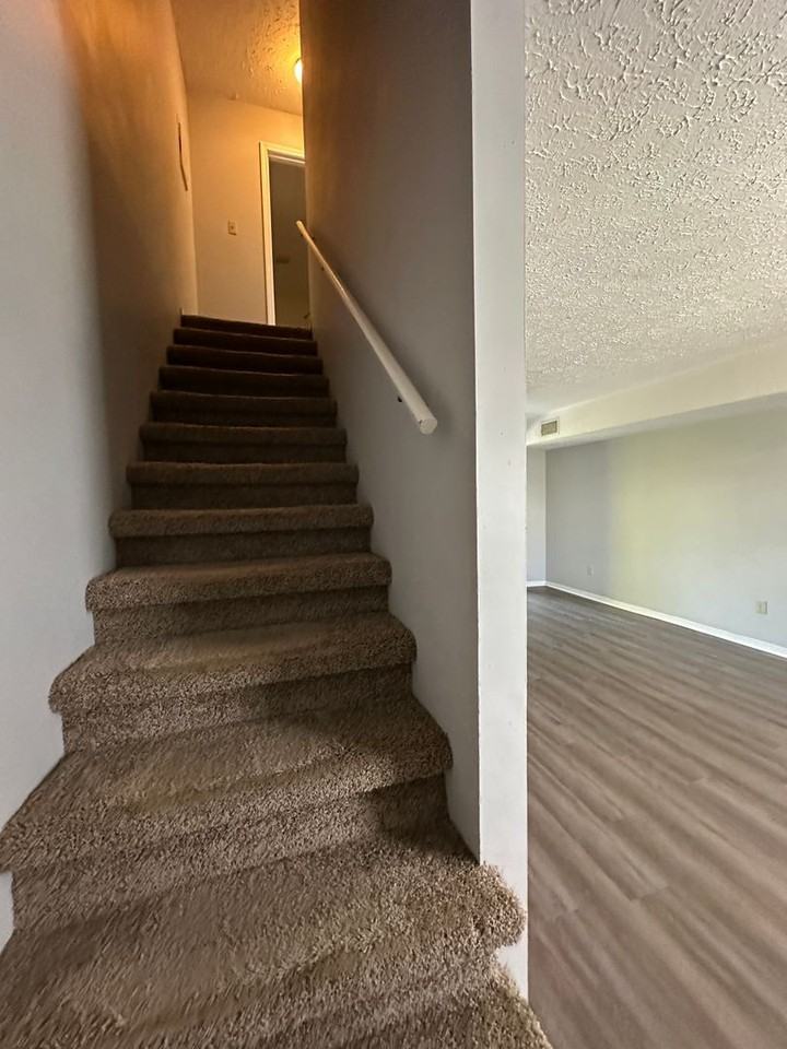 1035 Kendrick Creek Rd - Photo 5 of 17
