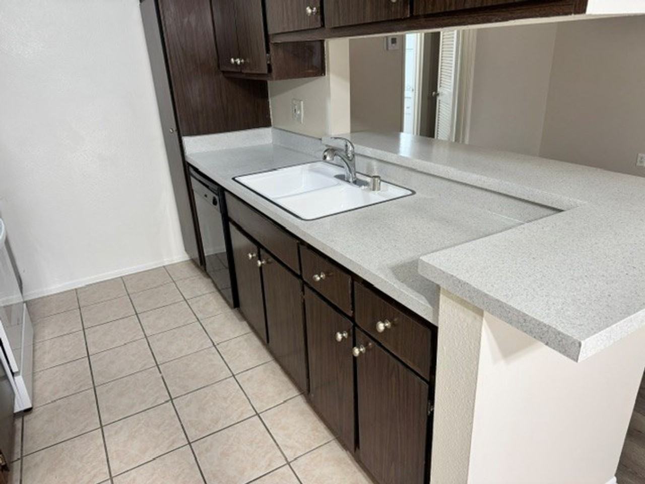 TARZANA WEST APARTMENTS - Photo 3 of 13