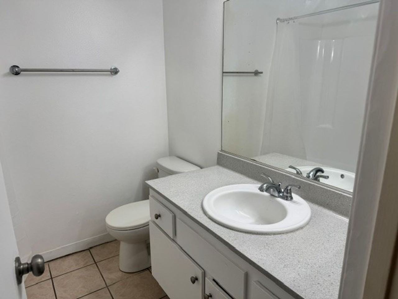 TARZANA WEST APARTMENTS - Photo 6 of 13