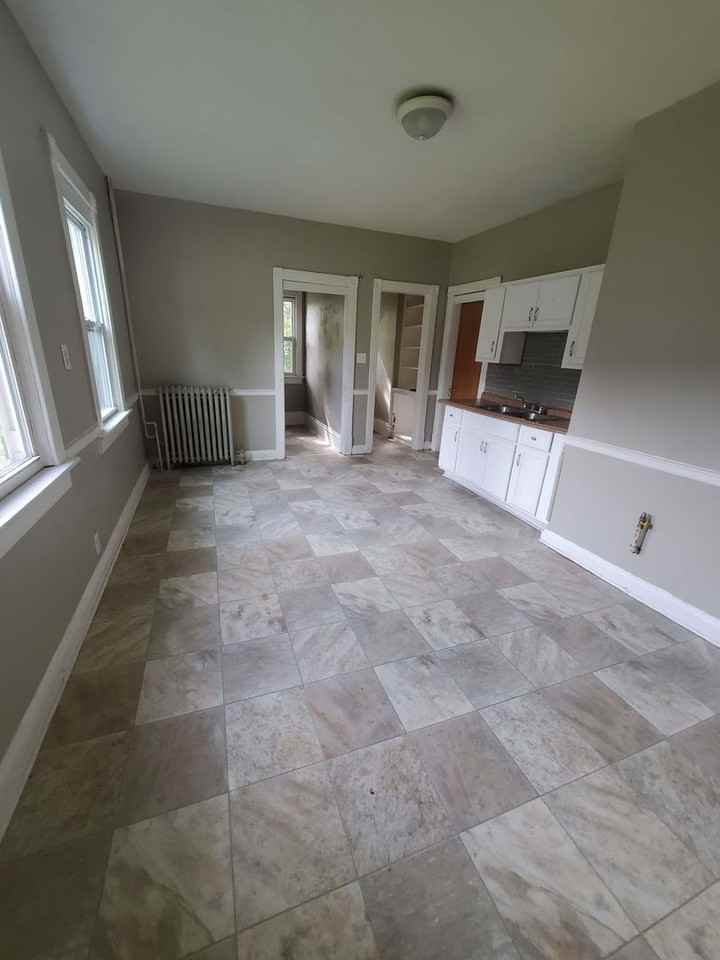 1621 W Meinecke Ave - Photo 3 of 17